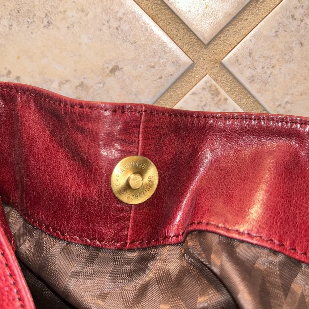 EUC VICTOR Alfaro Leather Handbag